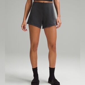 Lululemon Softstream Kick-Flare Mid-Rise Short 4” black